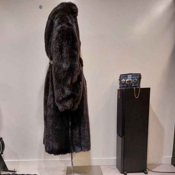 Women's Luxurious Teddy Coat - Picture 7 of 12